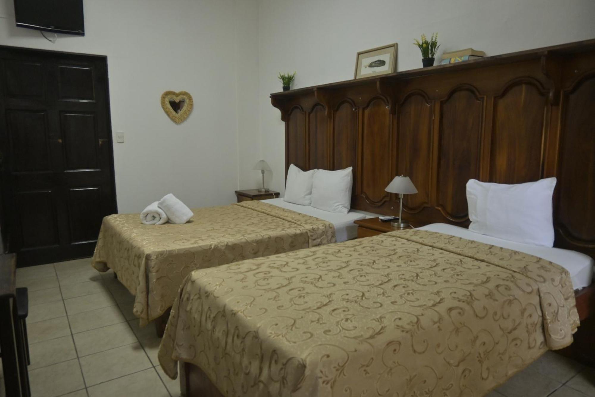 Hotel Las Colinas La Fortuna Esterno foto