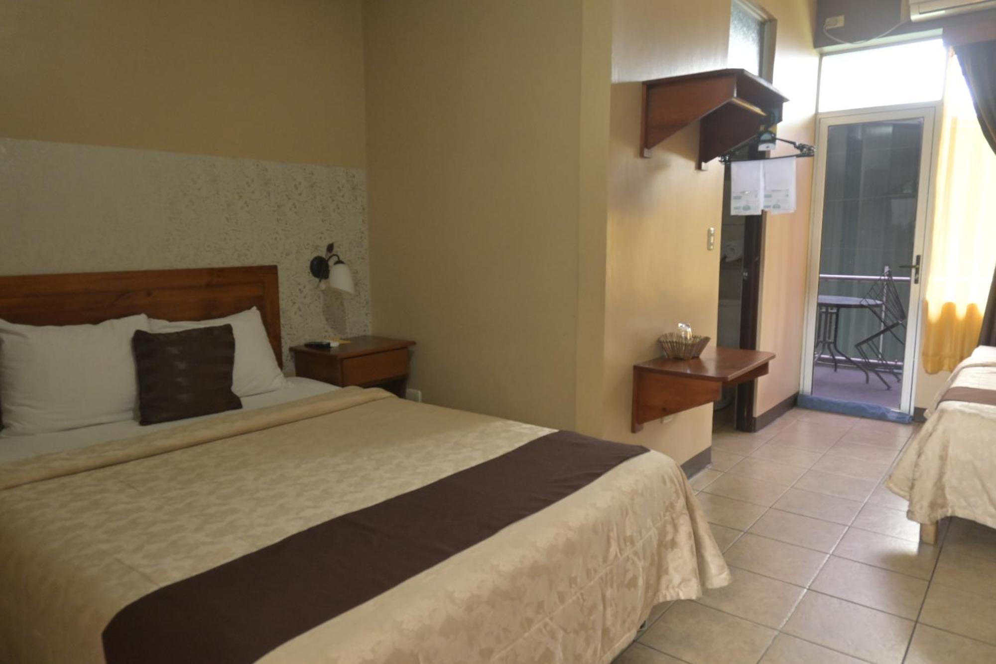 Hotel Las Colinas La Fortuna Esterno foto